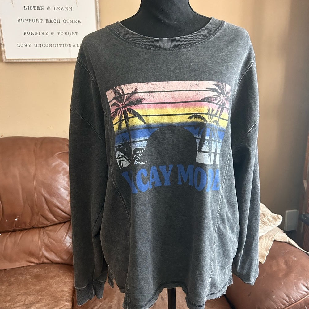 Gray Graphic Sweatshirt with Palm Tree Design size large